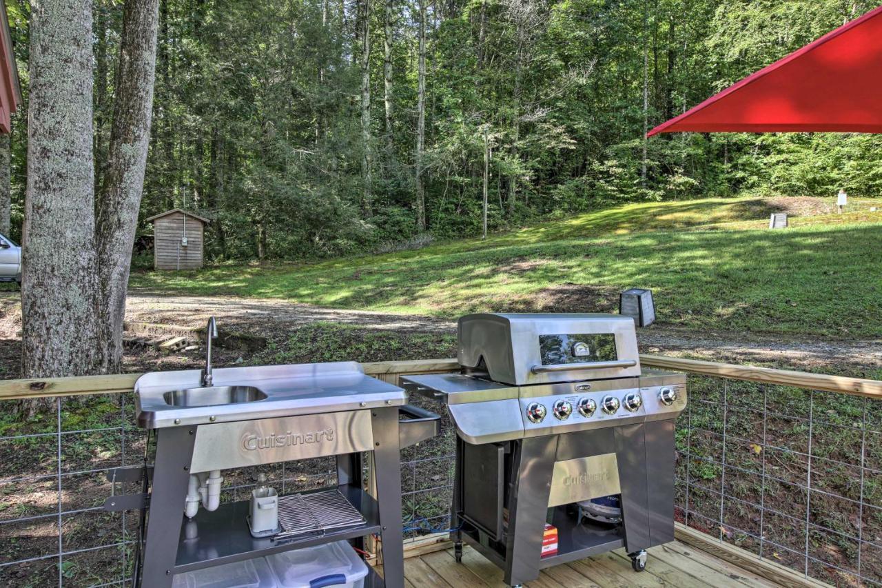 Tiny Home In Hayesville With Deck Near Trails! Exterior photo